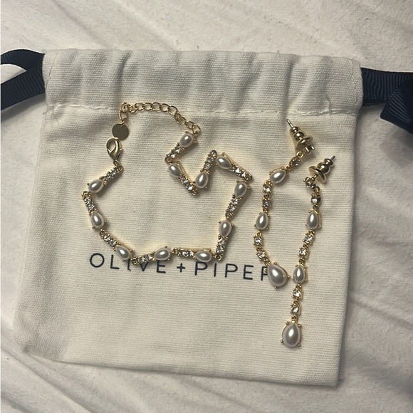 Olive + Piper Pearl Bracelet - Picture 4 of 4